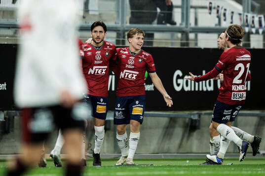 Örgrytes Isak Dahlqvist och Filip Trpcevski jublar efter 1-1