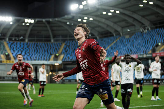 Örgrytes Viktor Lundberg jublar efter 2-1