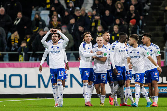 IFK Norrköpings David Moberg Karlsson jublar med lagkamrater efter 1-0