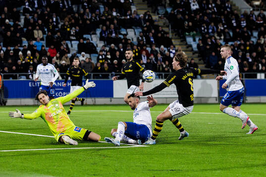 IFK Norrköpings målvakt David Mitov Nilsson och Max