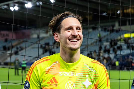 IFK Norrköpings målvakt David Mitov Nilsson jublar