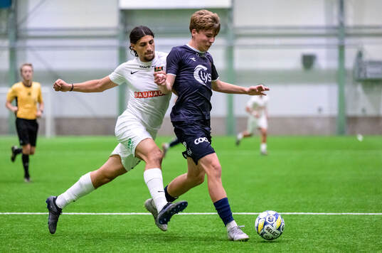 Brommapojkarnas David Isso och Vikings Mats Sekse Johannesen