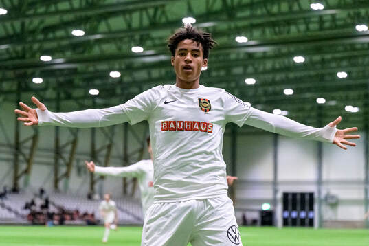 Brommapojkarnas Sion Oppong jublar