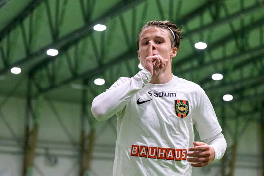 Brommapojkarnas Love Arrhov jublar