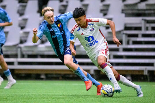 Djurgårdens Hannes Hyllenbom och Vålerengas Mostafa