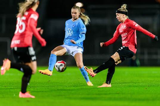 Malmö FFs Nellie Lilja och Trelleborgs Linnea Prambrant