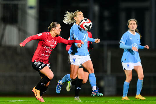 Trelleborgs Elina Lenir och Malmö FFs Mia Persson