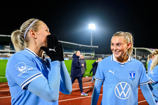 Malmö FFs Sanna Kullberg och Beatrice Persson jublar