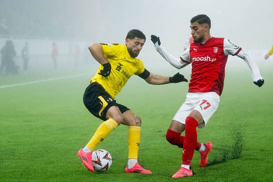 Arber Zeneli of Elfsborg and Gabri Martinez of Braga