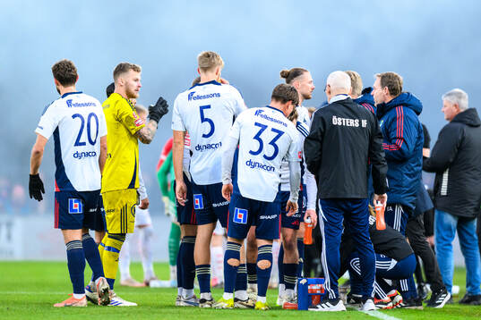 Östers spelare vid ett spelavbrott