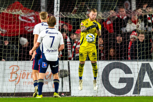Östers målvakt Robin Wallinder