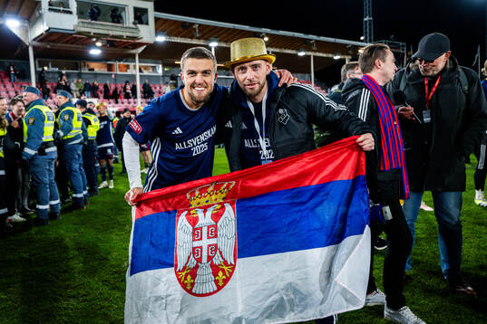 Östers Ivan Kricak och Petar Petrovic jublar