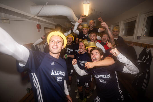 Östers spelare jublar