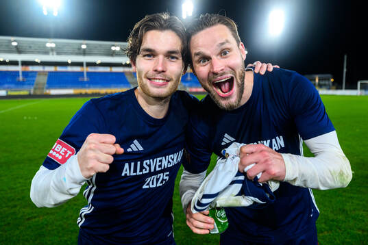 Östers Theodor Johansson och Niklas Söderberg jublar