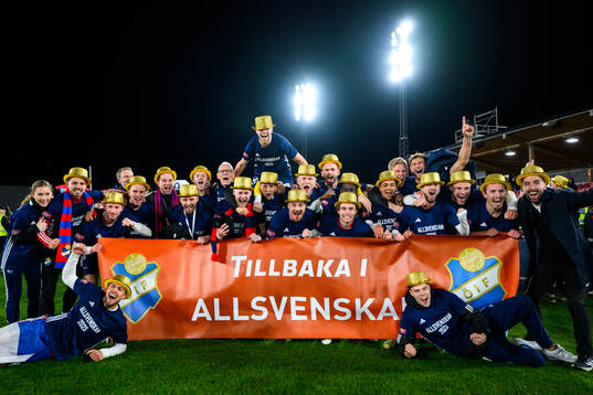 Östers spelare jublar över avancemang till Allsvenskan 2025