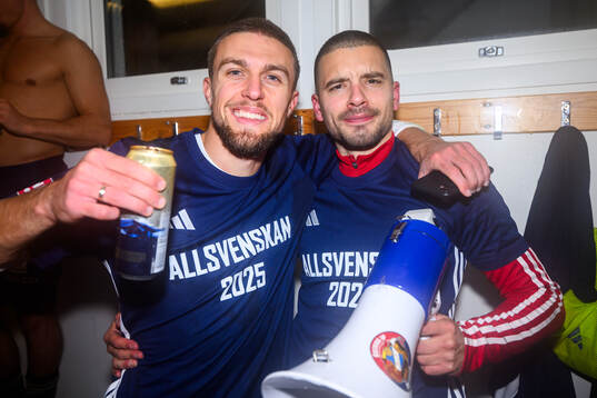 Östers Ivan Kricak och Vladimir Rodic jublar