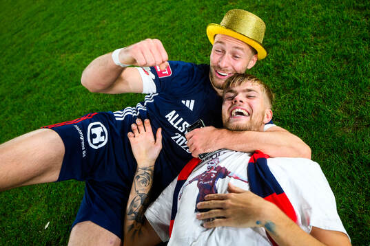 Östers Kevin Höög Jansson och Mattis Adolfsson jublar