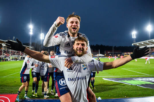Östers Alibek Aliev och Niklas Söderberg jublar efter 1-2