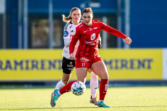 Kristine Bjørdal Leine of Rosenborg and Anna Nerland Aahjem of Brann