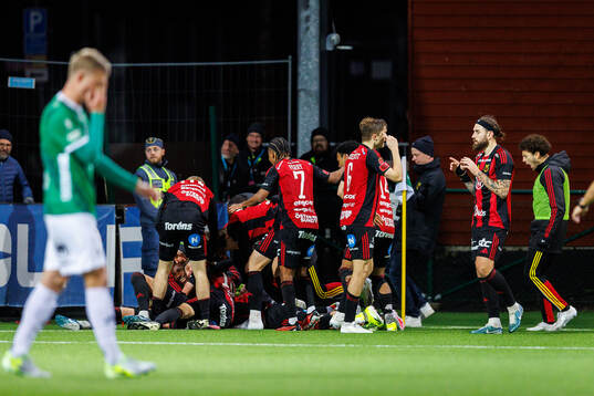 Östersunds Philip Bonde jublar efter 1-1