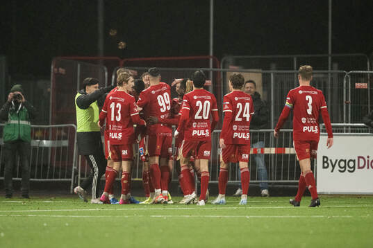 Skövde AIKs Filip Drinic jublar efter 2-1 och