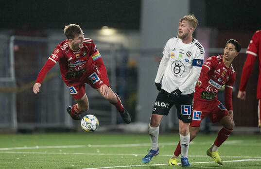 Skövde AIKs Filip Schyberg och Örebros Karl Holmberg