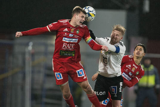 Skövde AIKs Filip Schyberg och Örebros Karl Holmberg
