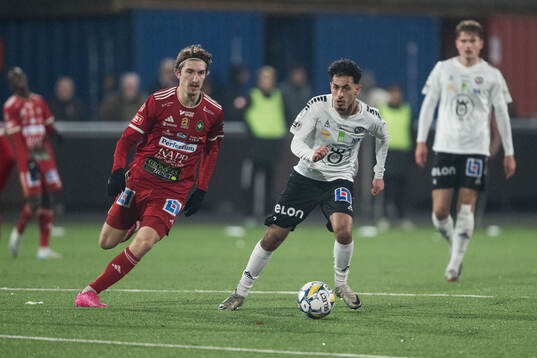 Skövde AIKs Hugo Engström och Örebros Elias Barsoum