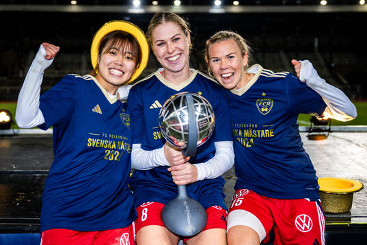Rosengårds Momoko Tanikawa, Rebecca Knaak och Jessica Wik