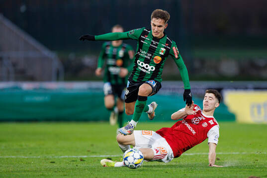 Varbergs Anton Kurochkin och Sandvikens IFs Adam Kiani