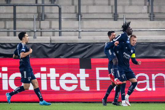 Utsiktens Kalipha Jawla jublar med målskytten till 1-0