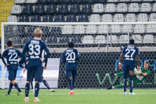 Landskronas målvakt Svante Hildeman räddar en straff
