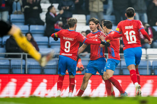 Helsingborgs Taylor Silverholt och Wilhelm Loeper jublar efter 1-0