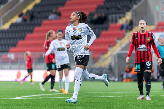 Häckens Felicia Schröder jublar efter 0-3