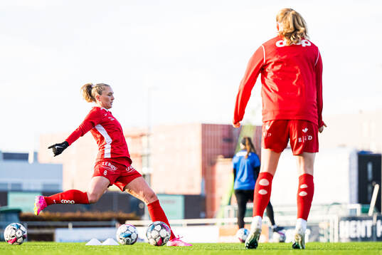 Karoline Heimvik Haugland of Brann warms up ahead of the Toppserien football match between Rosenborg and Brann on November 9, 2024 in Trondheim.
