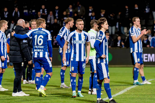 IFK Göteborgs spelare tackar publiken