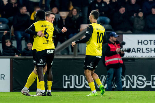 Mjällbys Elliot Stroud jublar efter 1-0