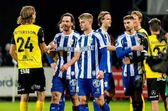 Mjällbys Tom Pettersson och IFK Göteborgs Gustav Svensson