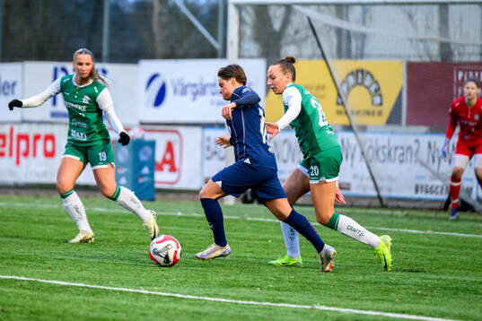 Alingsås Ebba Ranieli , Malmö FFs Ema Paljevic  samt Alingsås Emmy Blomberg