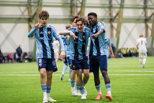 Djurgårdens Alexander Lindgren, Mian Lalic och Ali Alamiri jublar efter 1-0