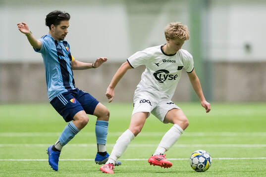 Djurgårdens Ali Alamiri och Vikings J. Edward Wumah III