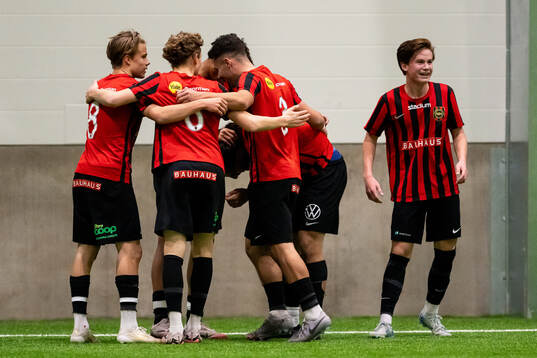 Brommapojkarnas spelare jublar