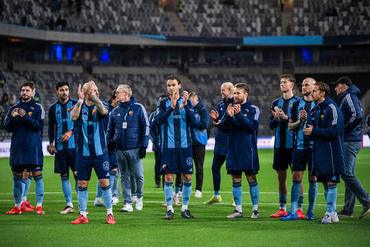Djurgårdens spelare tackar publiken