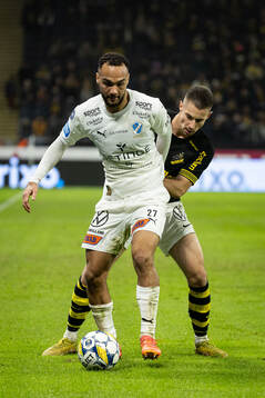 Halmstads Vinicius Nogueira De Oliveira och AIKs Dino Besirovic