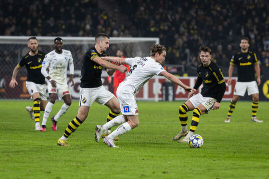 AIKs Dino Besirovic och Bersant Celina mot Halmstads