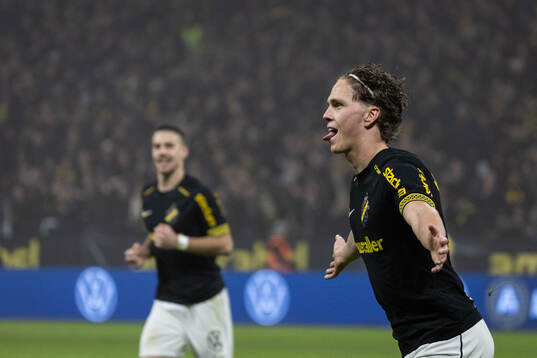 AIKs Onni Valakari jublar