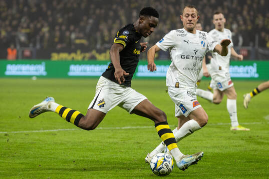 AIKs Mouhamed Lamine Fanne Dabo och Halmstads Joel Allansson