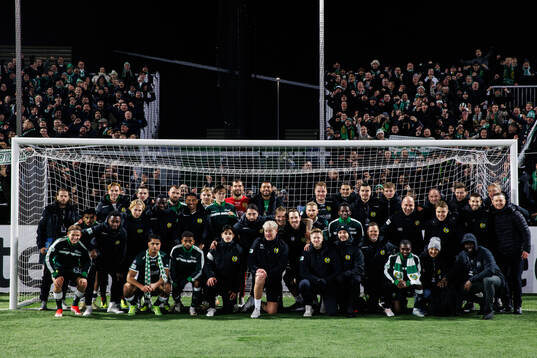 Hammarbys spelare jublar