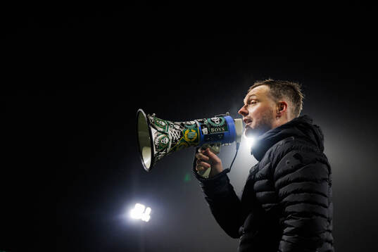 Hammarbys tränare Kim Hellberg jublar