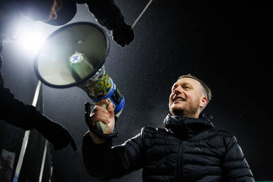 Hammarbys tränare Kim Hellberg jublar